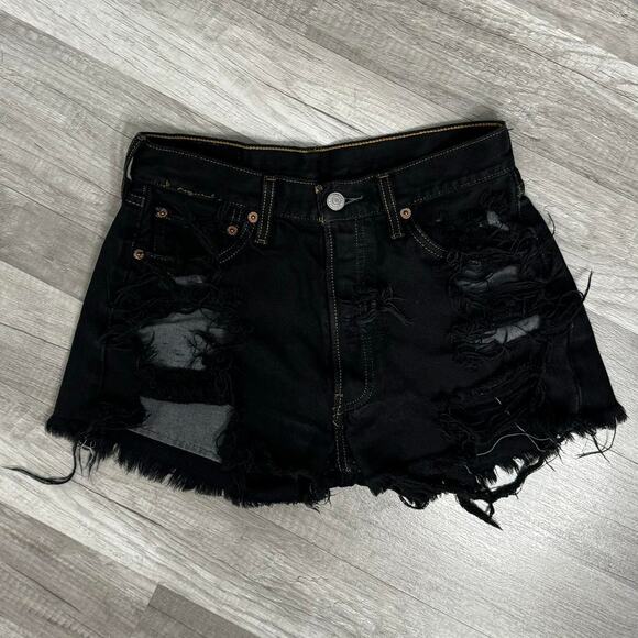 28" Waist Vintage Levis 501 Black Mid Rise Distressed Cut Off Jean Denim Shorts - Picture 4 of 8